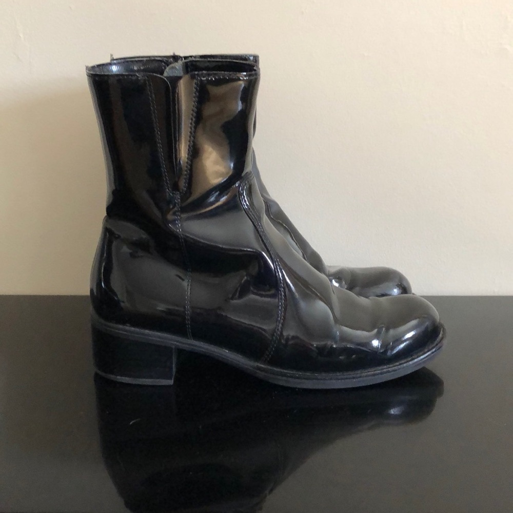 La Canadienne black chelsea rain boots